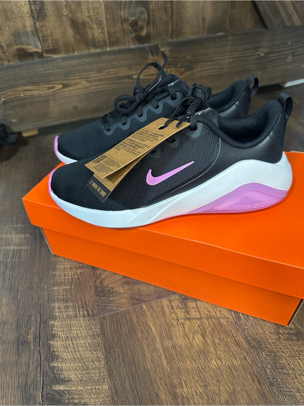 Nike Women's Black Sneaker with Pink Accent size 7.5